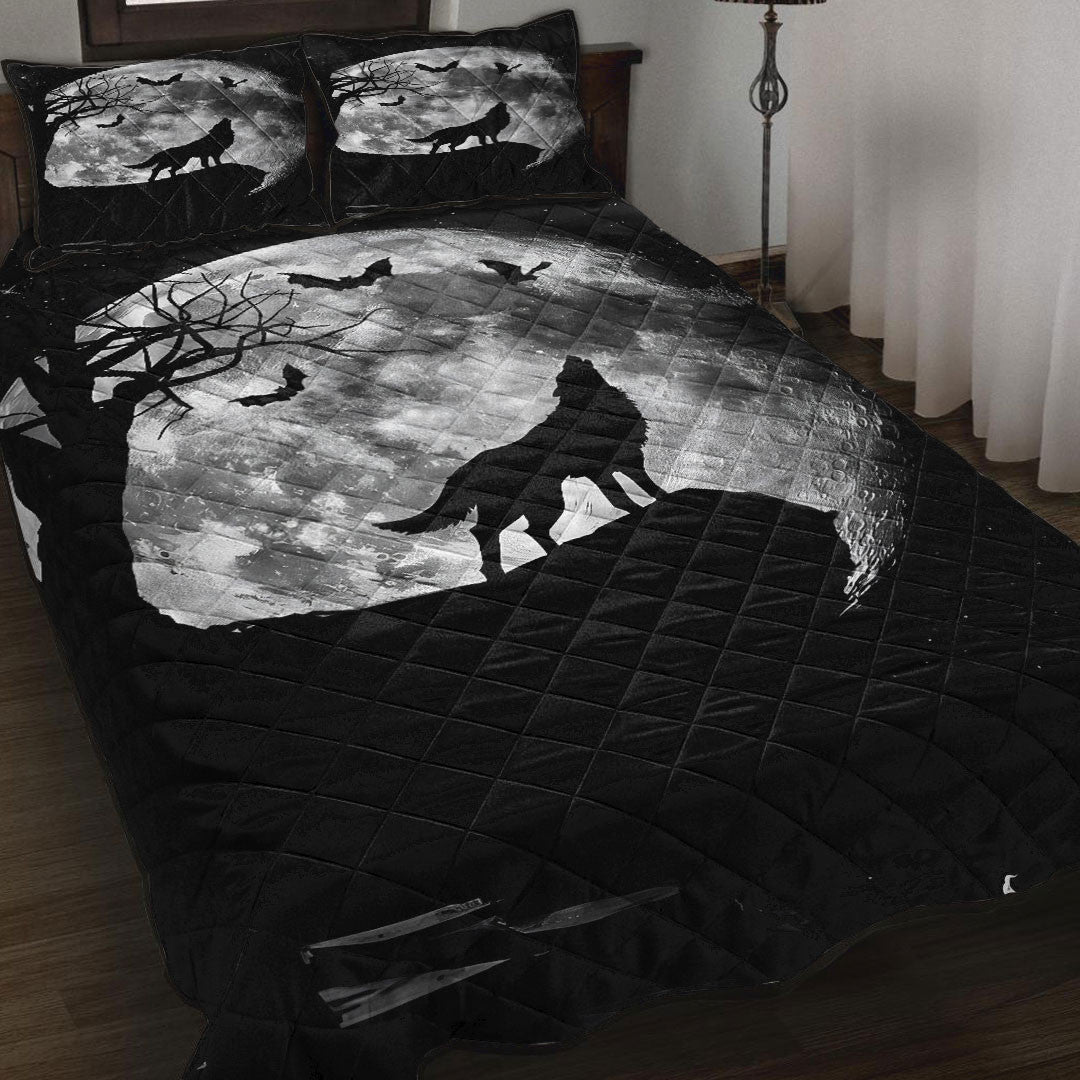 Quilt - Wolf and Moon Quilt