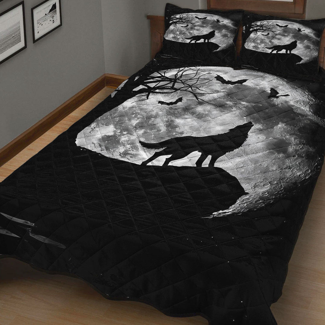 Quilt - Wolf and Moon Quilt