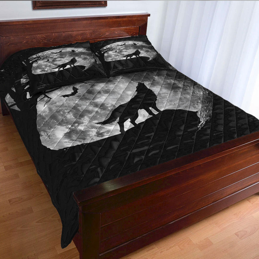 Quilt - Wolf and Moon Quilt