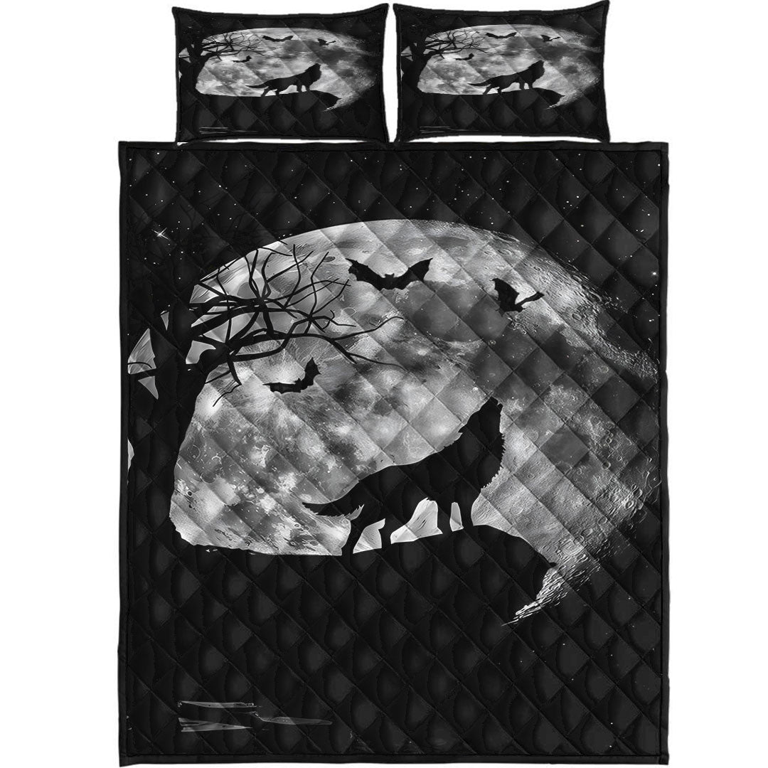 Quilt - Wolf and Moon Quilt