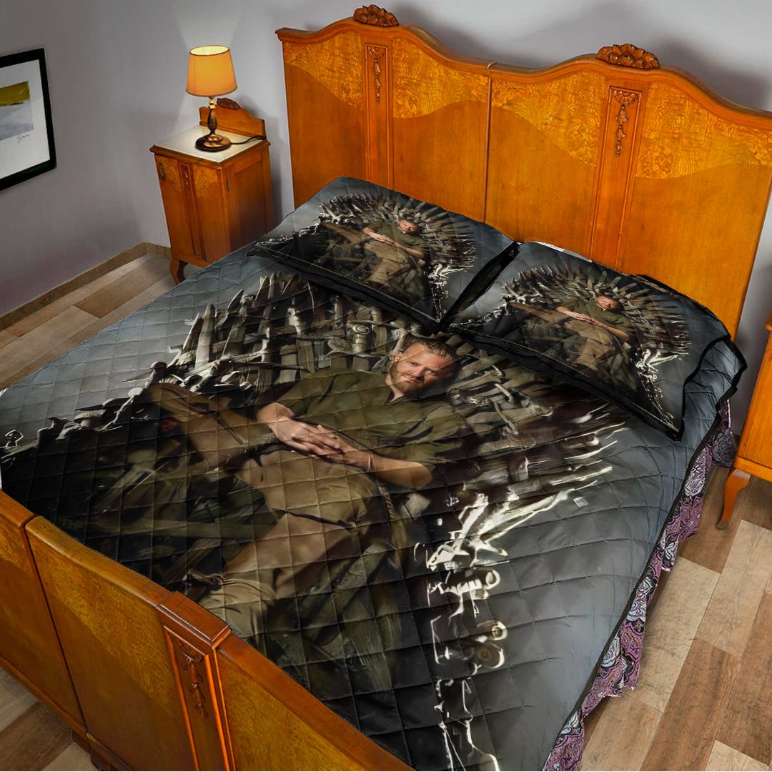 Personailzed - Personal Portrait In The Picture King Ragnar Sitting On The Throne Quilt Bed Set