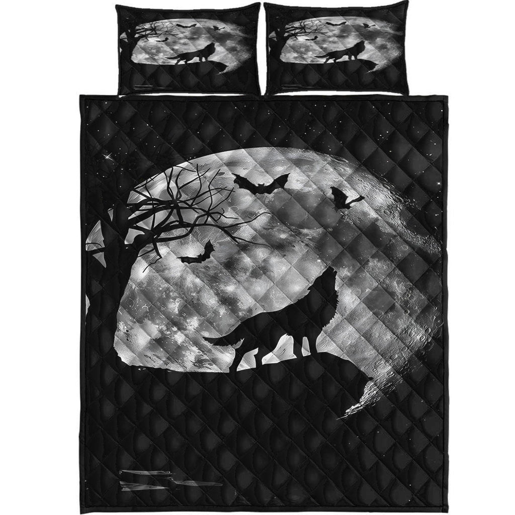 Quilt - Wolf and Moon Quilt